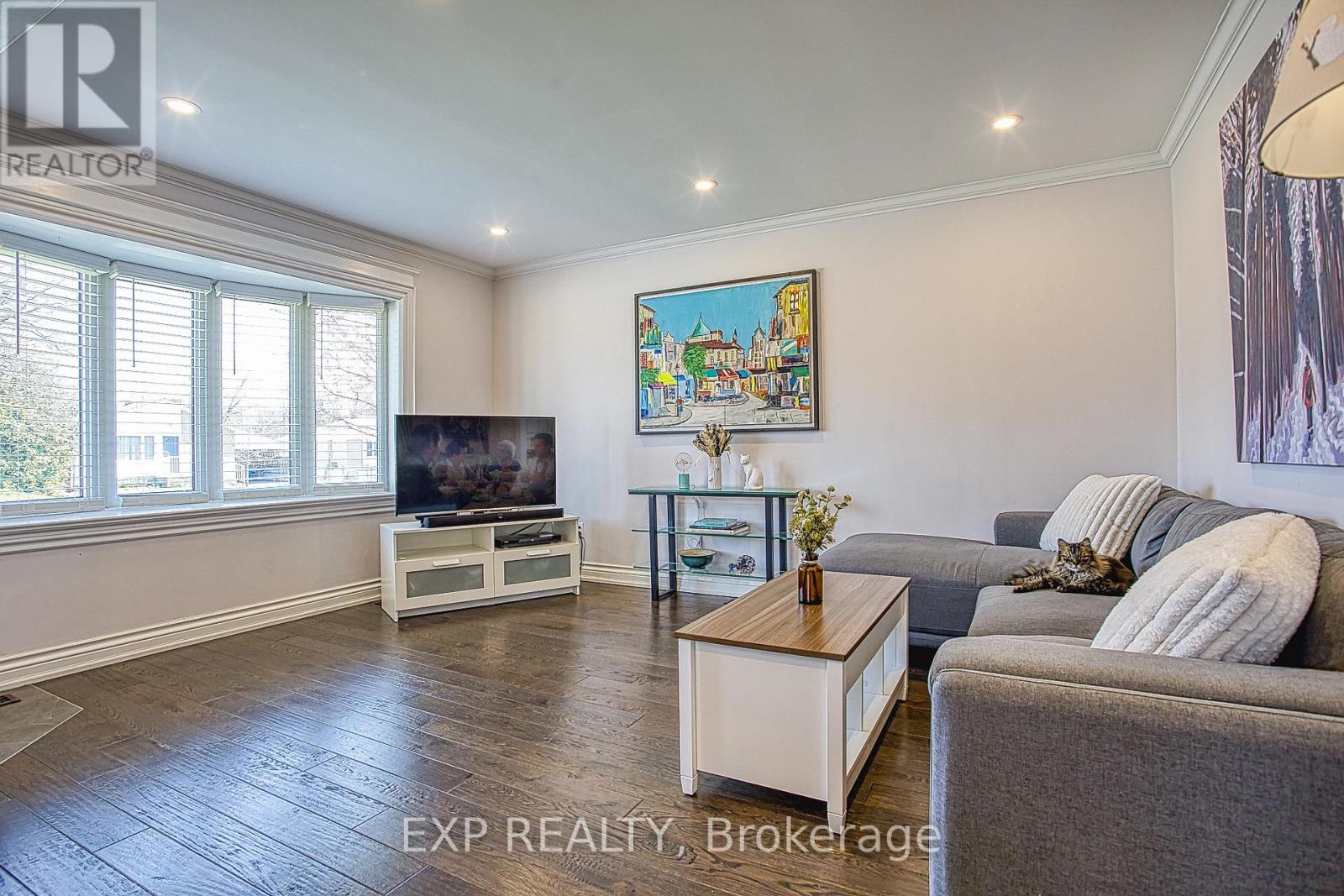 90 PRINCE CHARLES DRIVE - 6