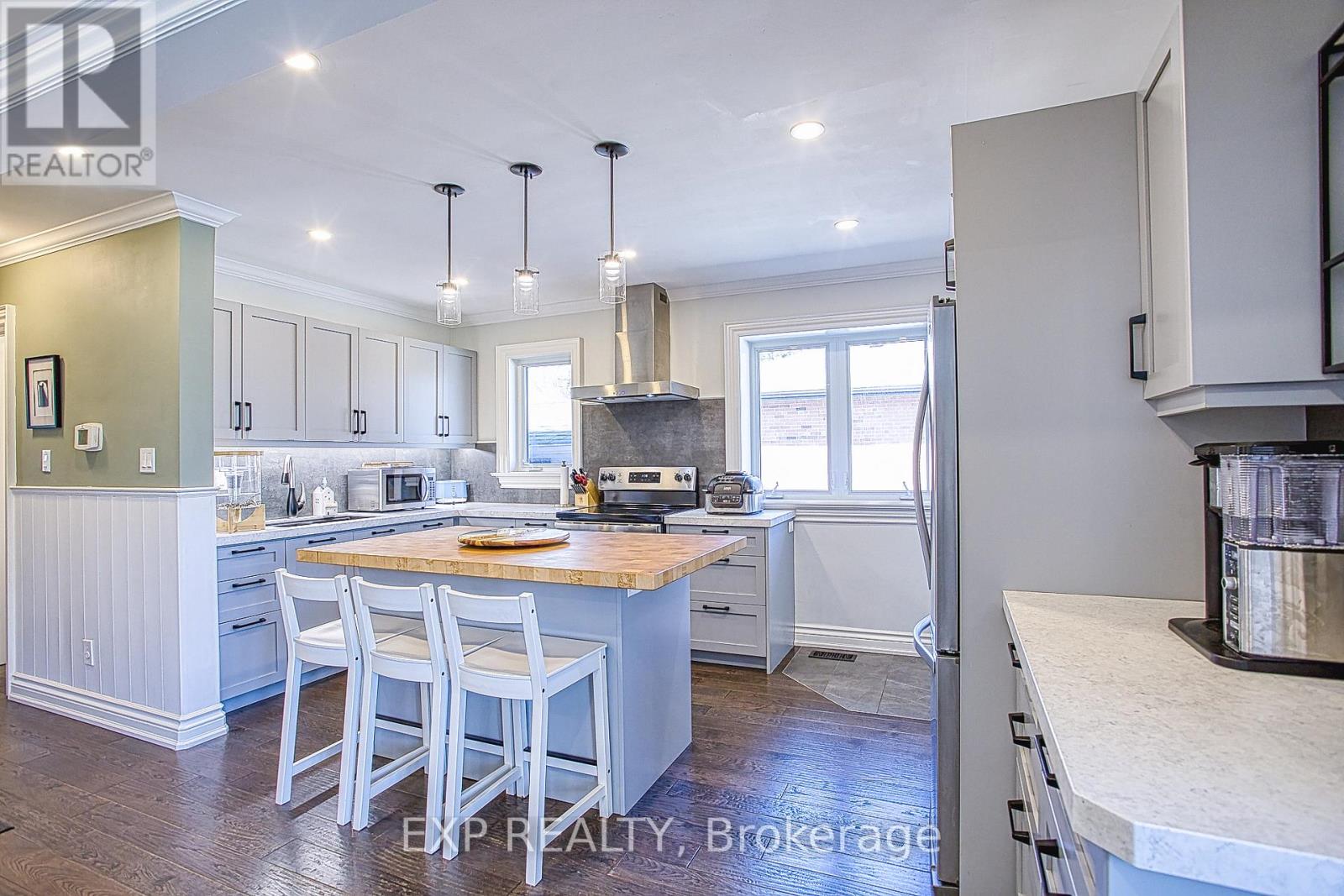 90 PRINCE CHARLES DRIVE - 9