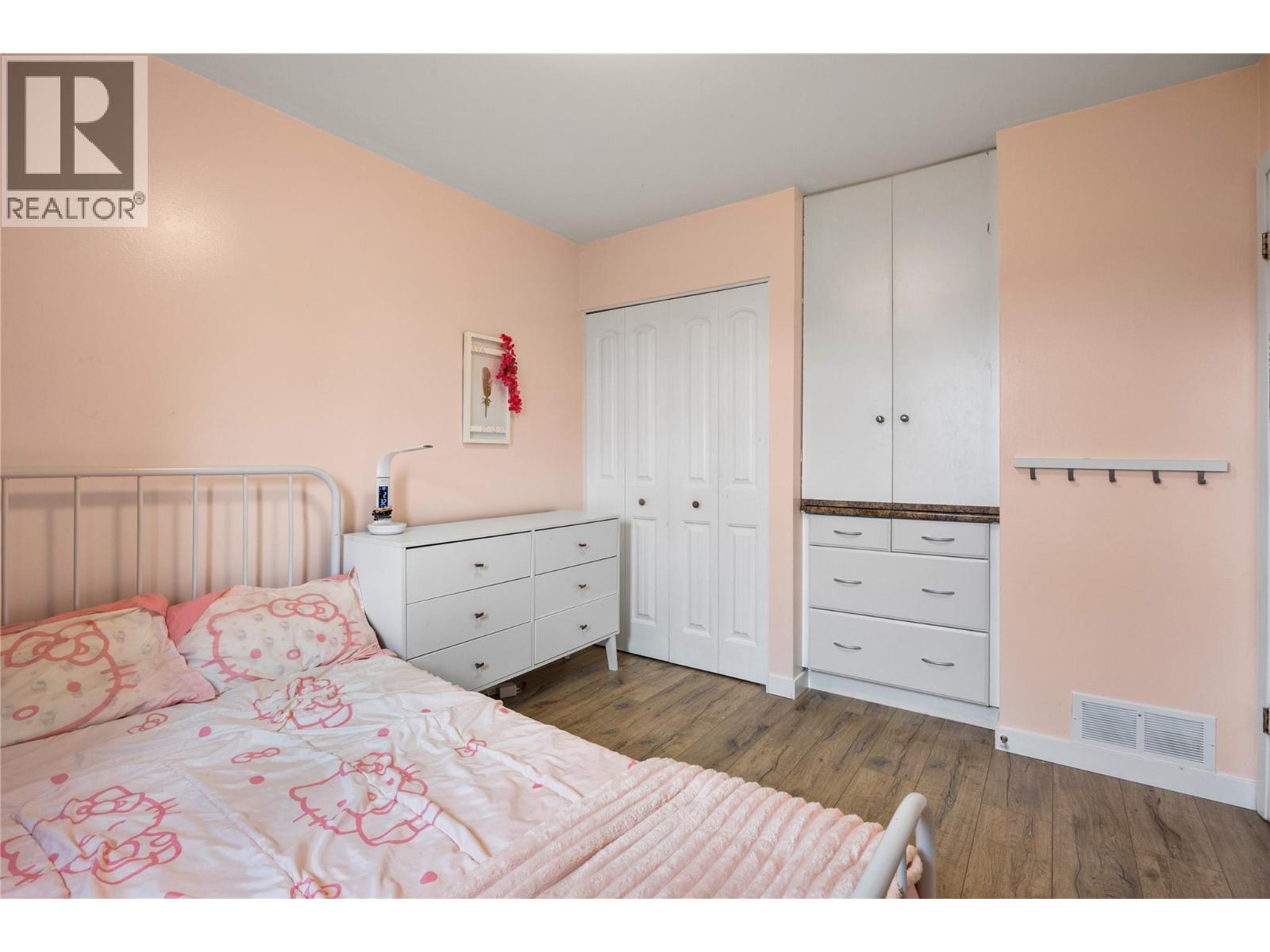 368 WADDINGTON Drive - 18