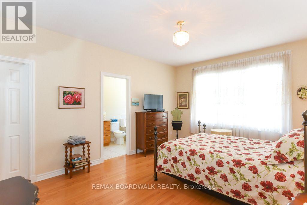 1861 MICKELBERRY CRESCENT - 24