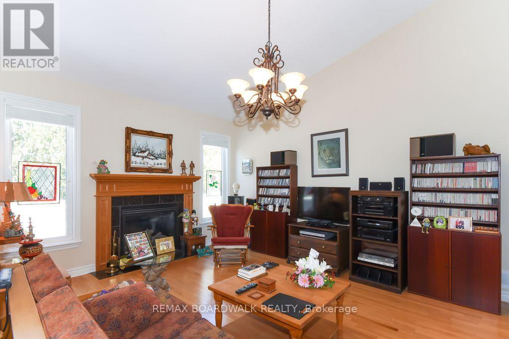 1861 MICKELBERRY CRESCENT - 22