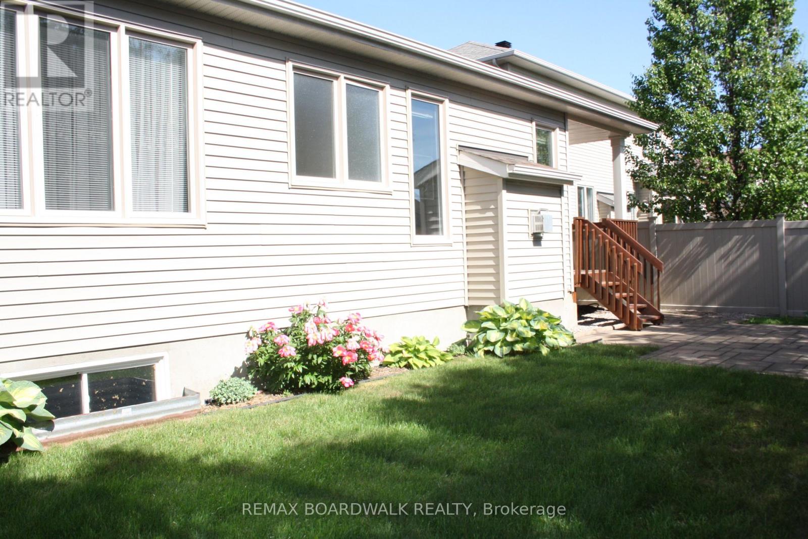 1861 MICKELBERRY CRESCENT - 36