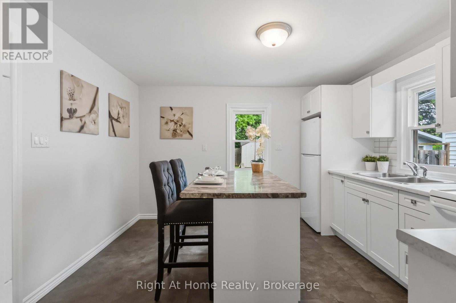 127 MONTRAVE AVENUE - 10