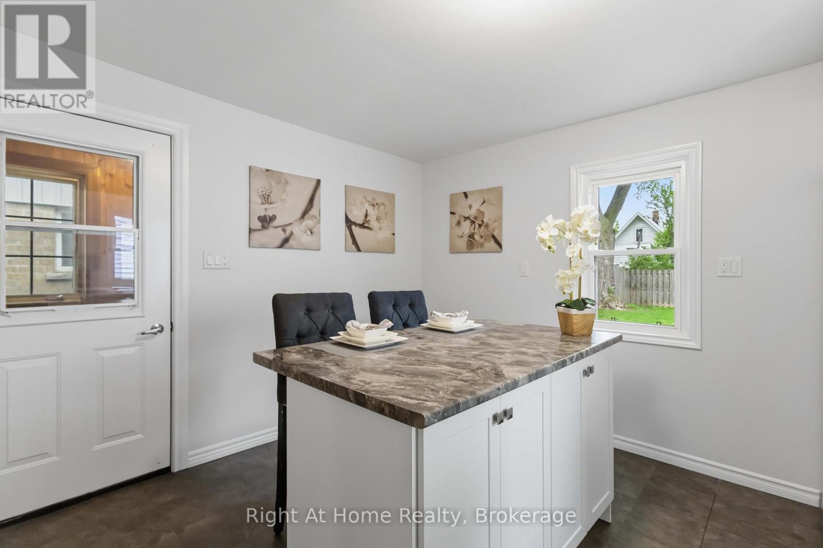 127 MONTRAVE AVENUE - 11