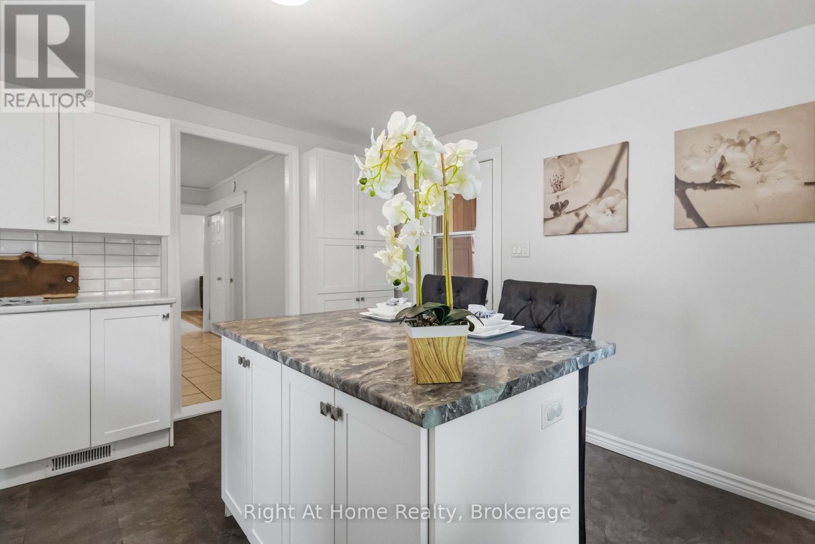 127 MONTRAVE AVENUE - 12