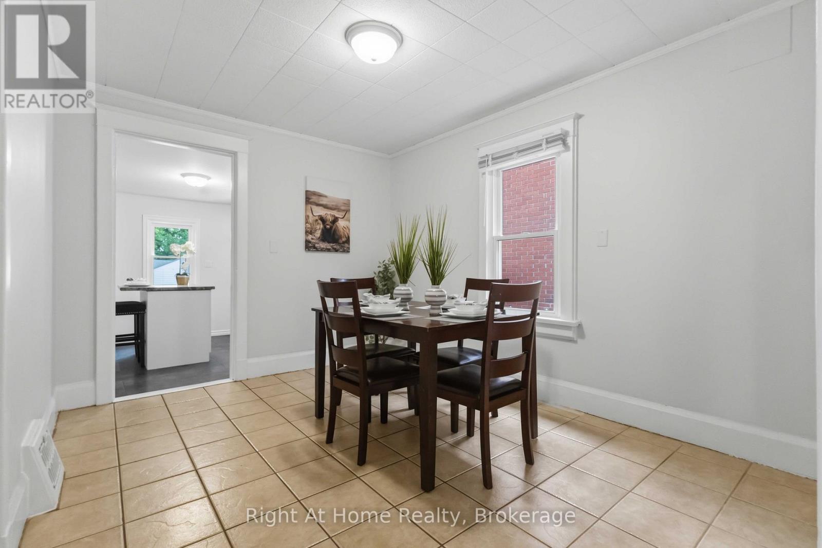 127 MONTRAVE AVENUE - 16