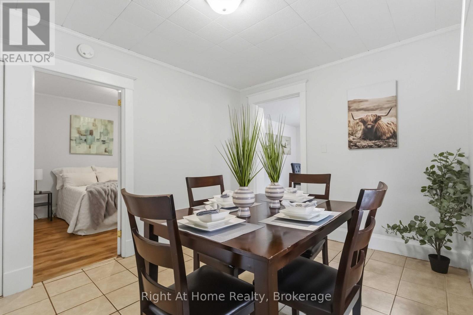 127 MONTRAVE AVENUE - 17