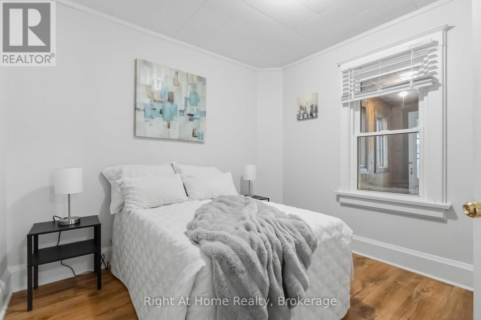 127 MONTRAVE AVENUE - 19