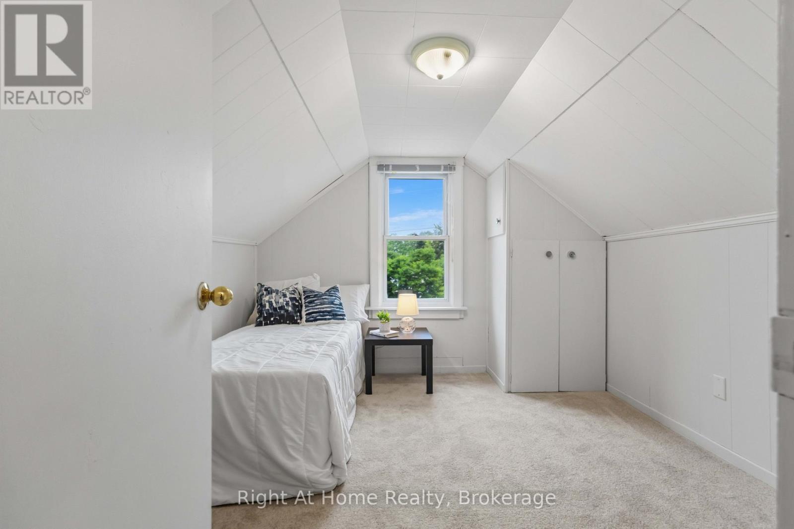 127 MONTRAVE AVENUE - 22