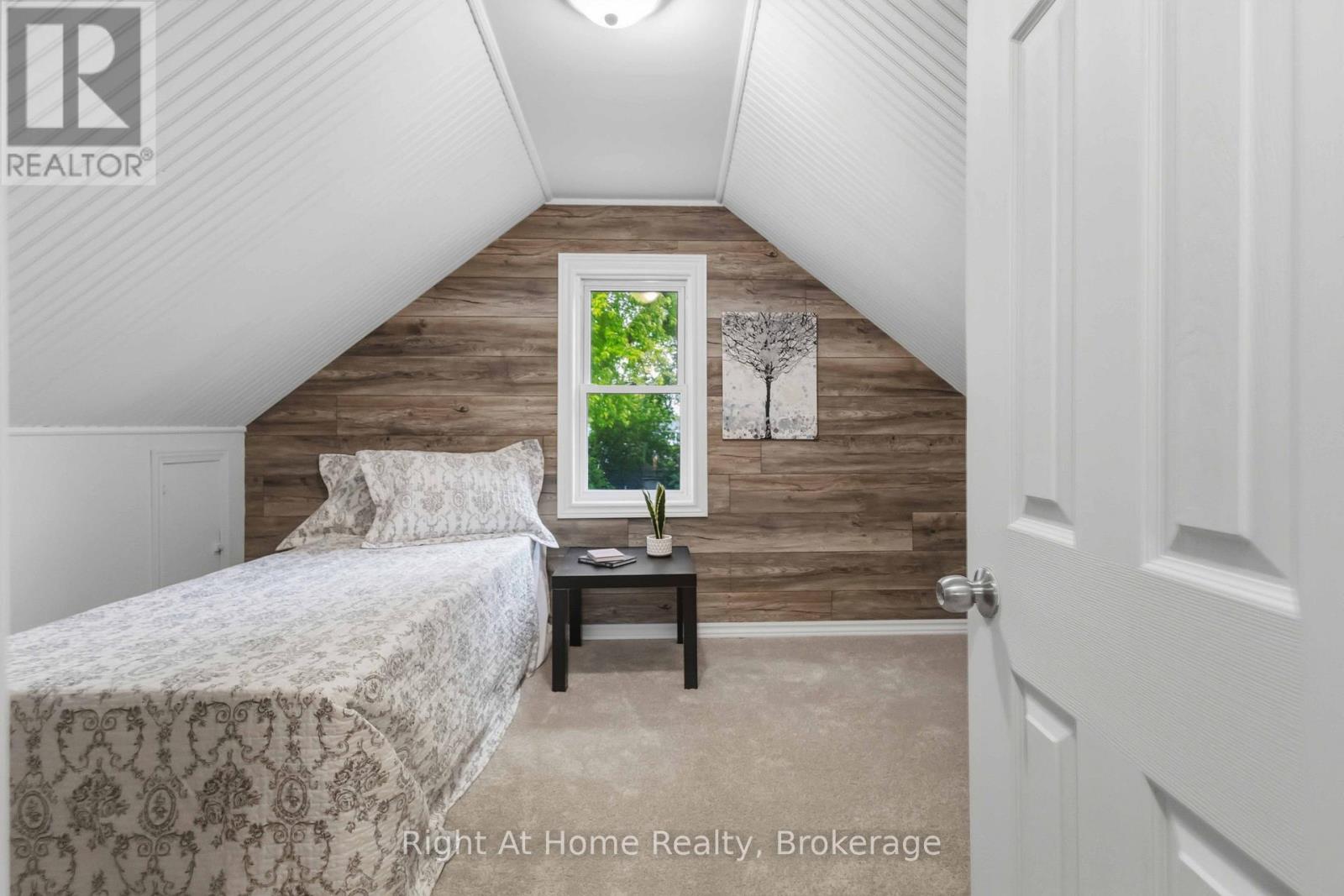 127 MONTRAVE AVENUE - 24