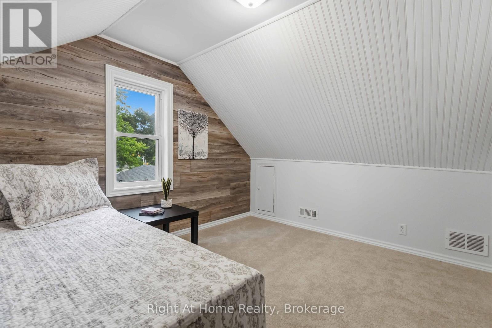 127 MONTRAVE AVENUE - 25