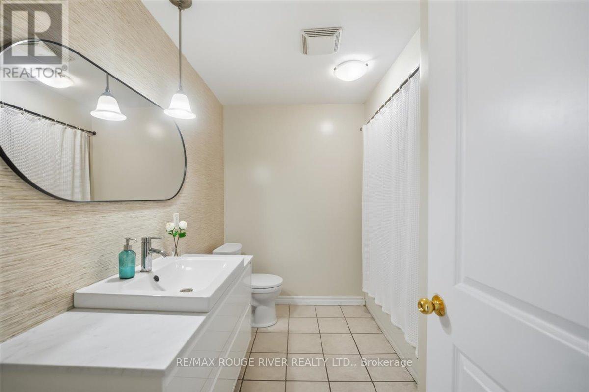 #1401 135 JAMES STREET S - 32