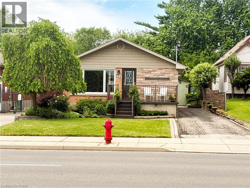 652 UPPER WENTWORTH Street - 1