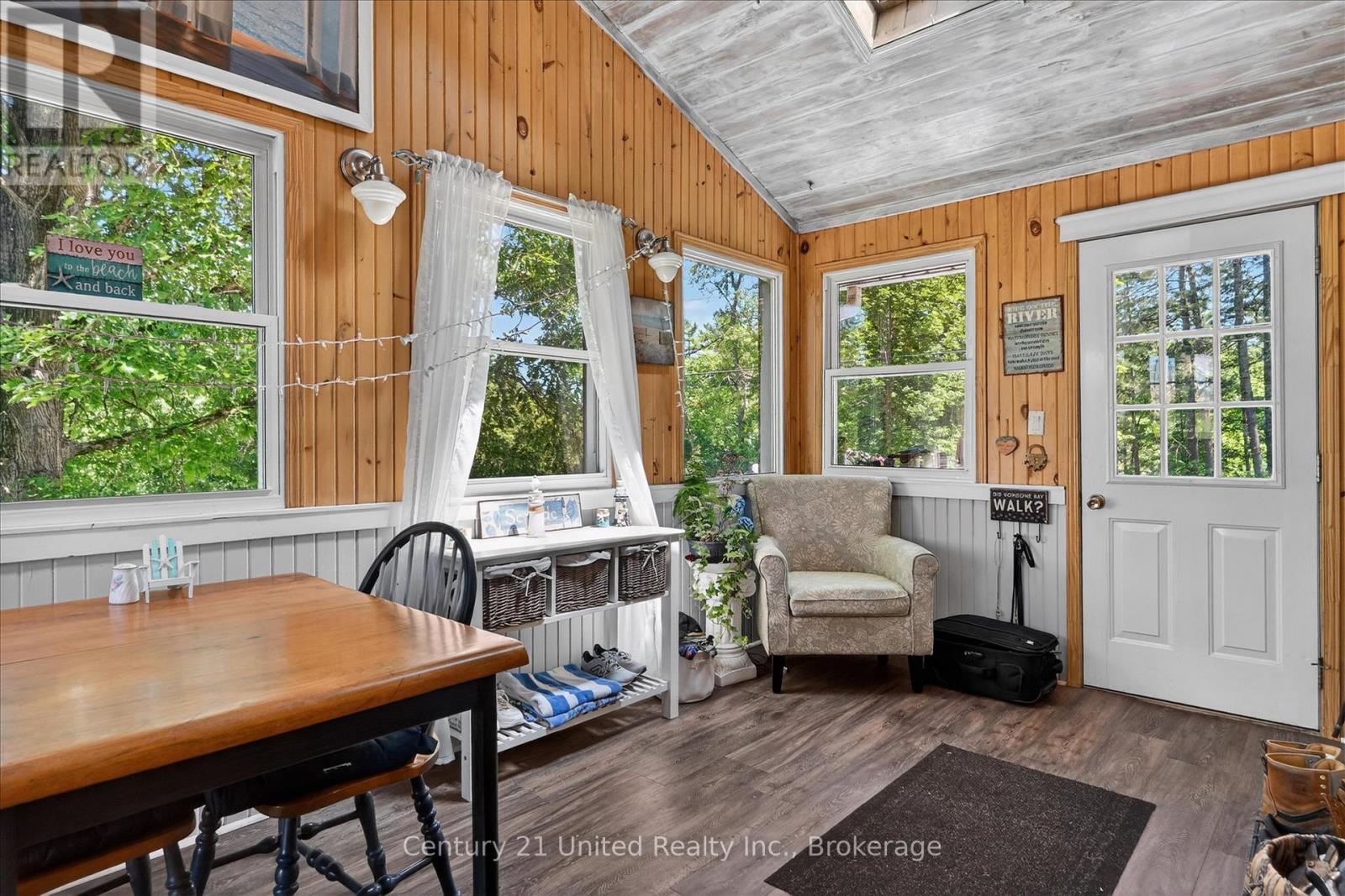 90 BOWEN ROAD - 12