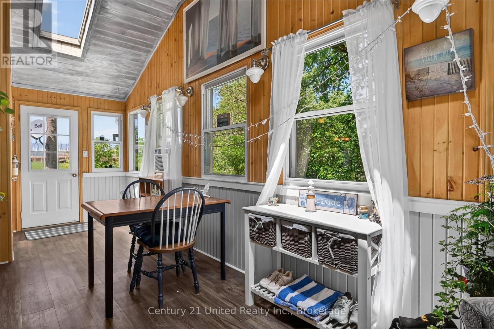90 BOWEN ROAD - 13