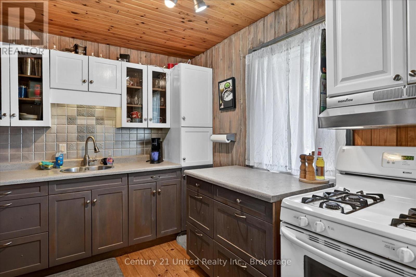 90 BOWEN ROAD - 14