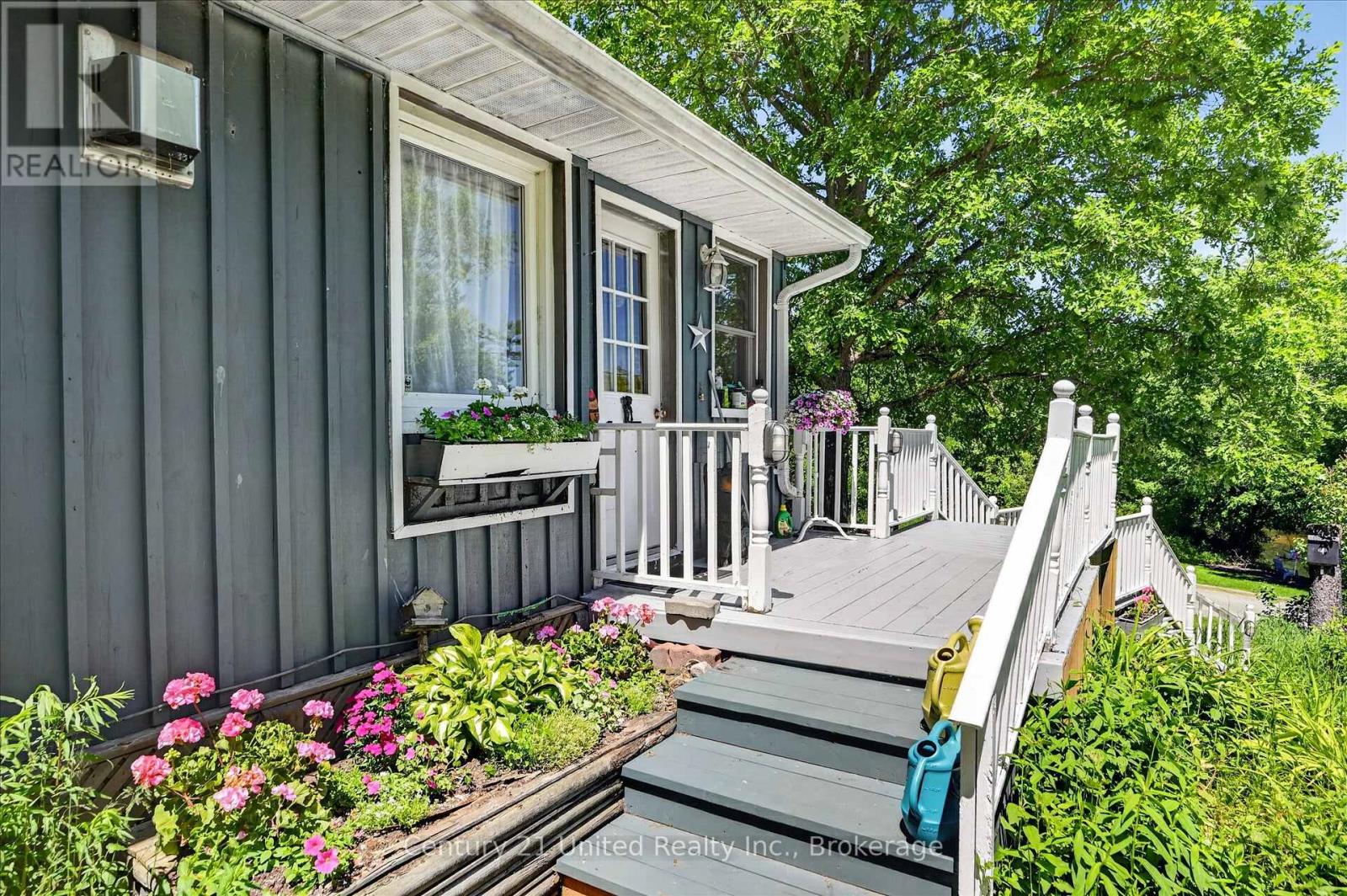 90 BOWEN ROAD - 8