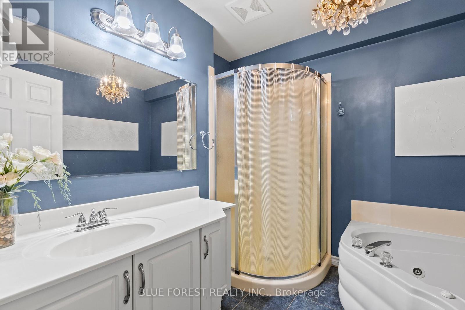 29 VILLAGE GATE CRESCENT - 32