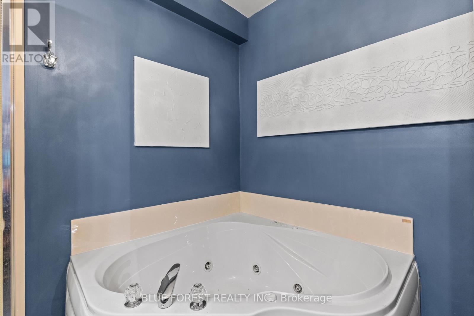 29 VILLAGE GATE CRESCENT - 33