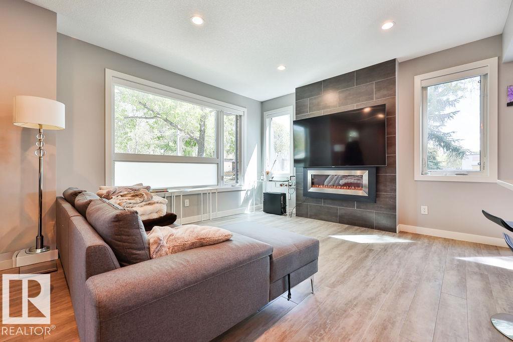 7202 98 ST NW - 4