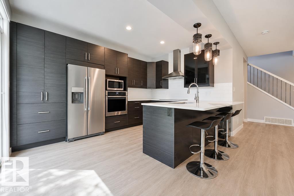 7202 98 ST NW - 1