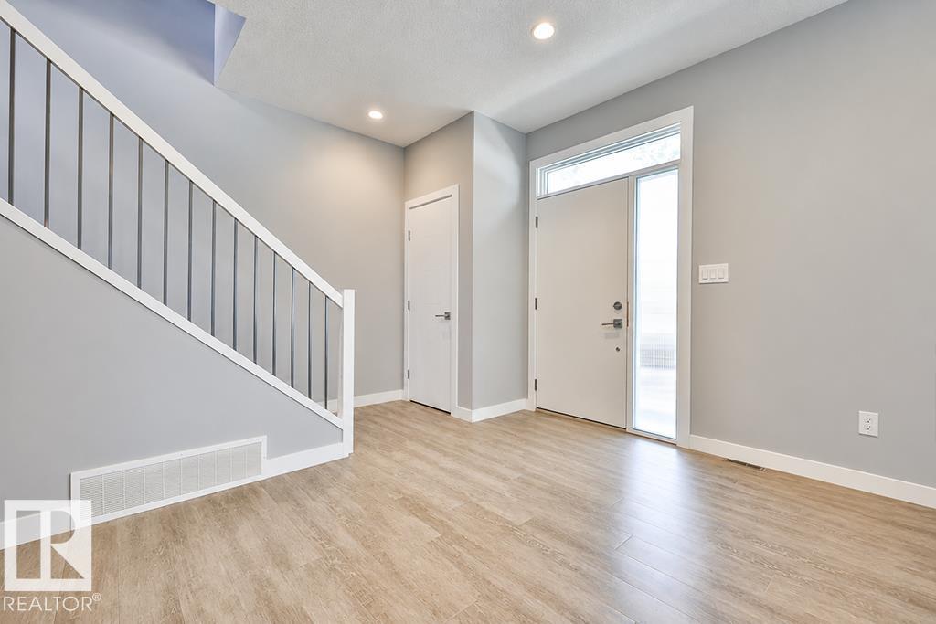 7202 98 ST NW - 2