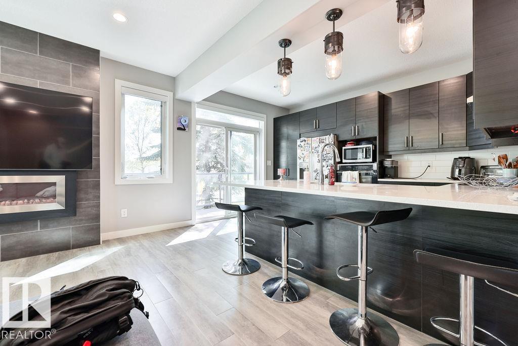 7202 98 ST NW - 6