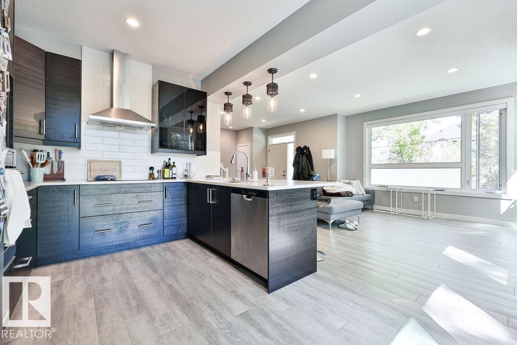 7202 98 ST NW - 7