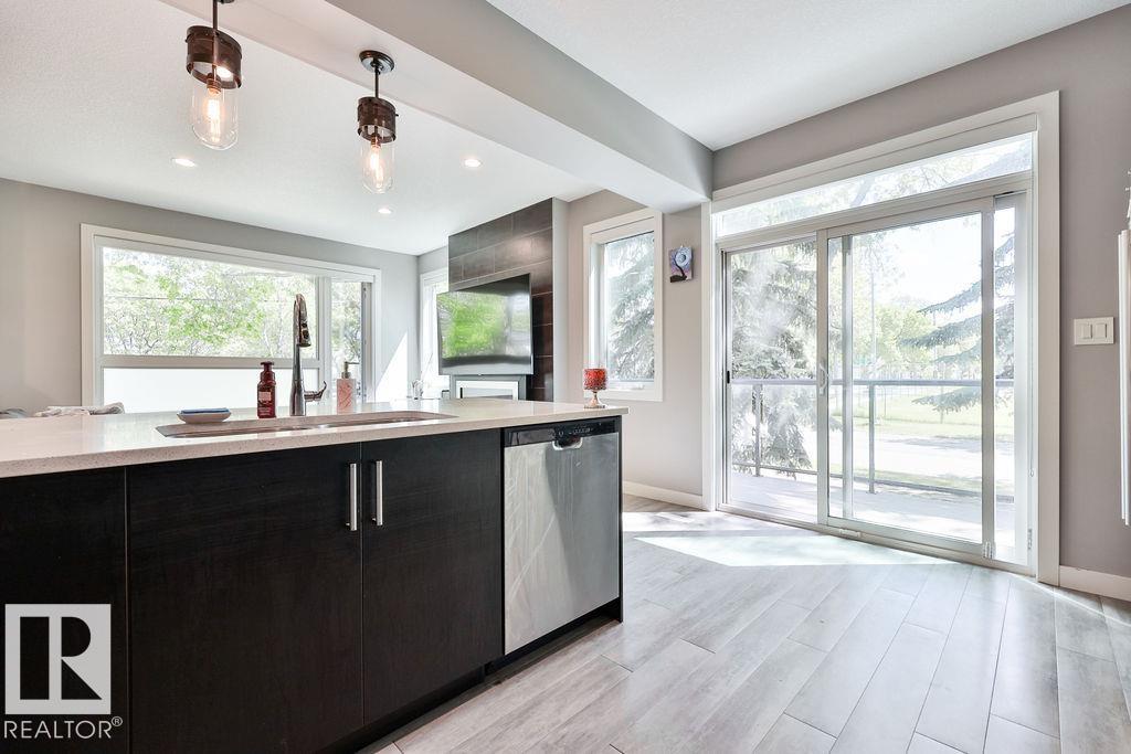 7202 98 ST NW - 8