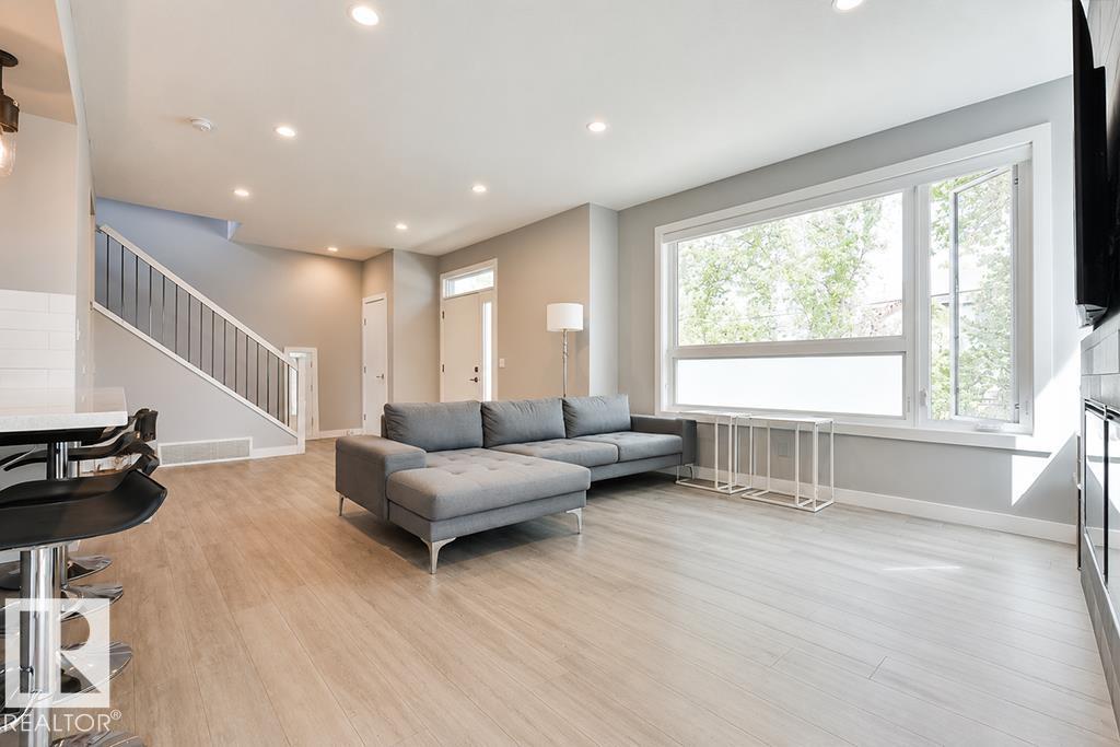7202 98 ST NW - 5