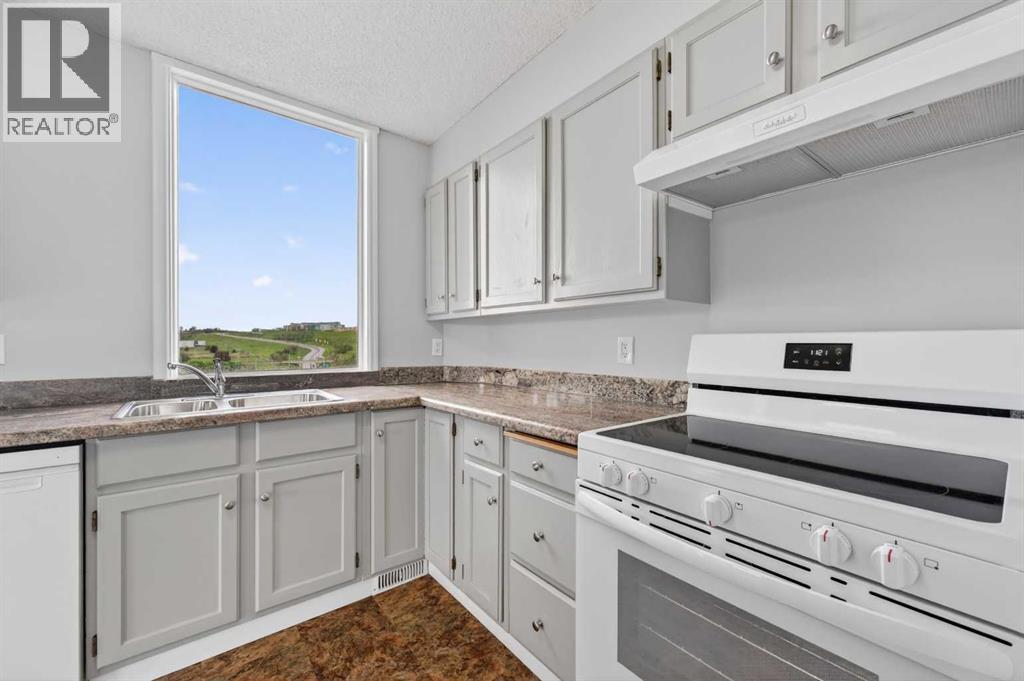 902, 145 Point Drive NW — photo 8