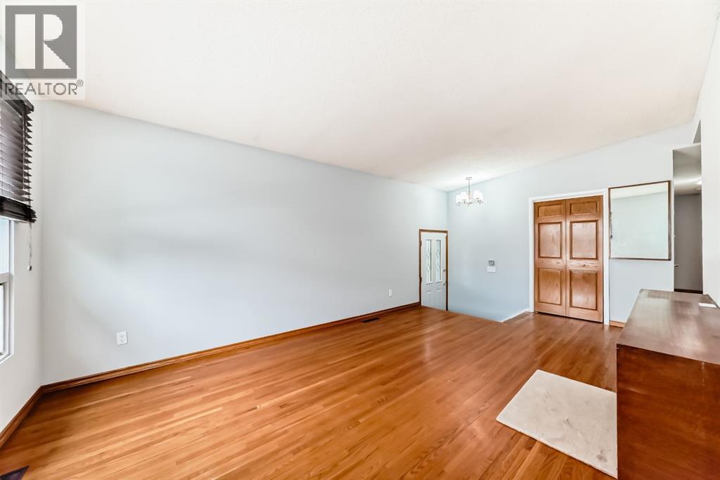 4603 41 Street NW — photo 13