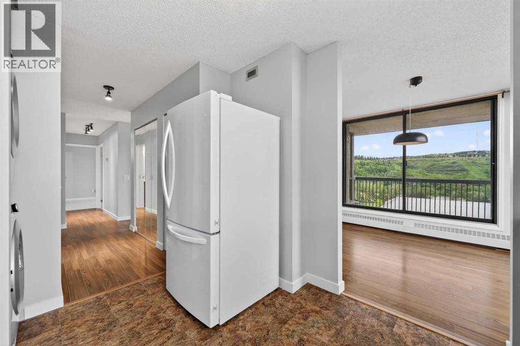 902, 145 Point Drive NW — photo 11