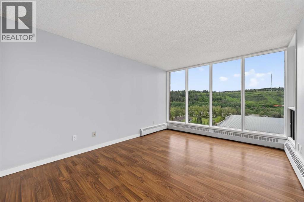 902, 145 Point Drive NW — photo 16