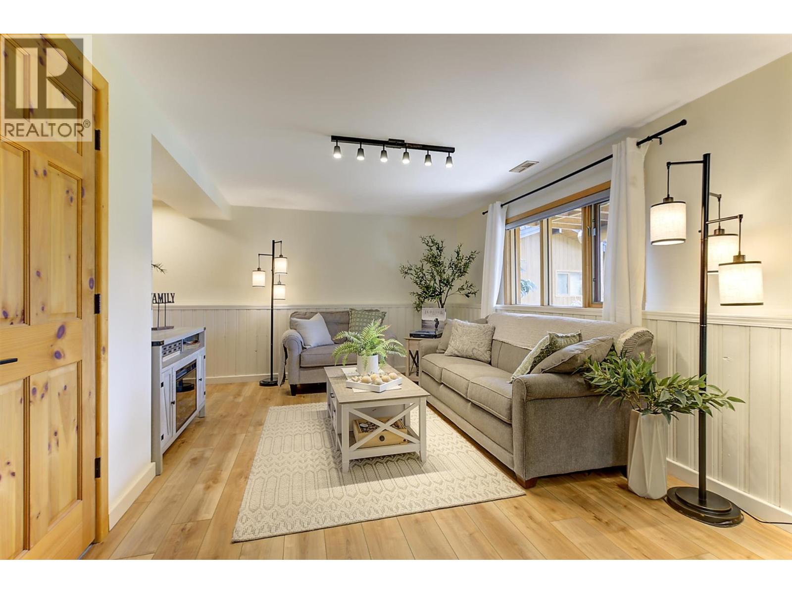 4220 6th Avenue - 42