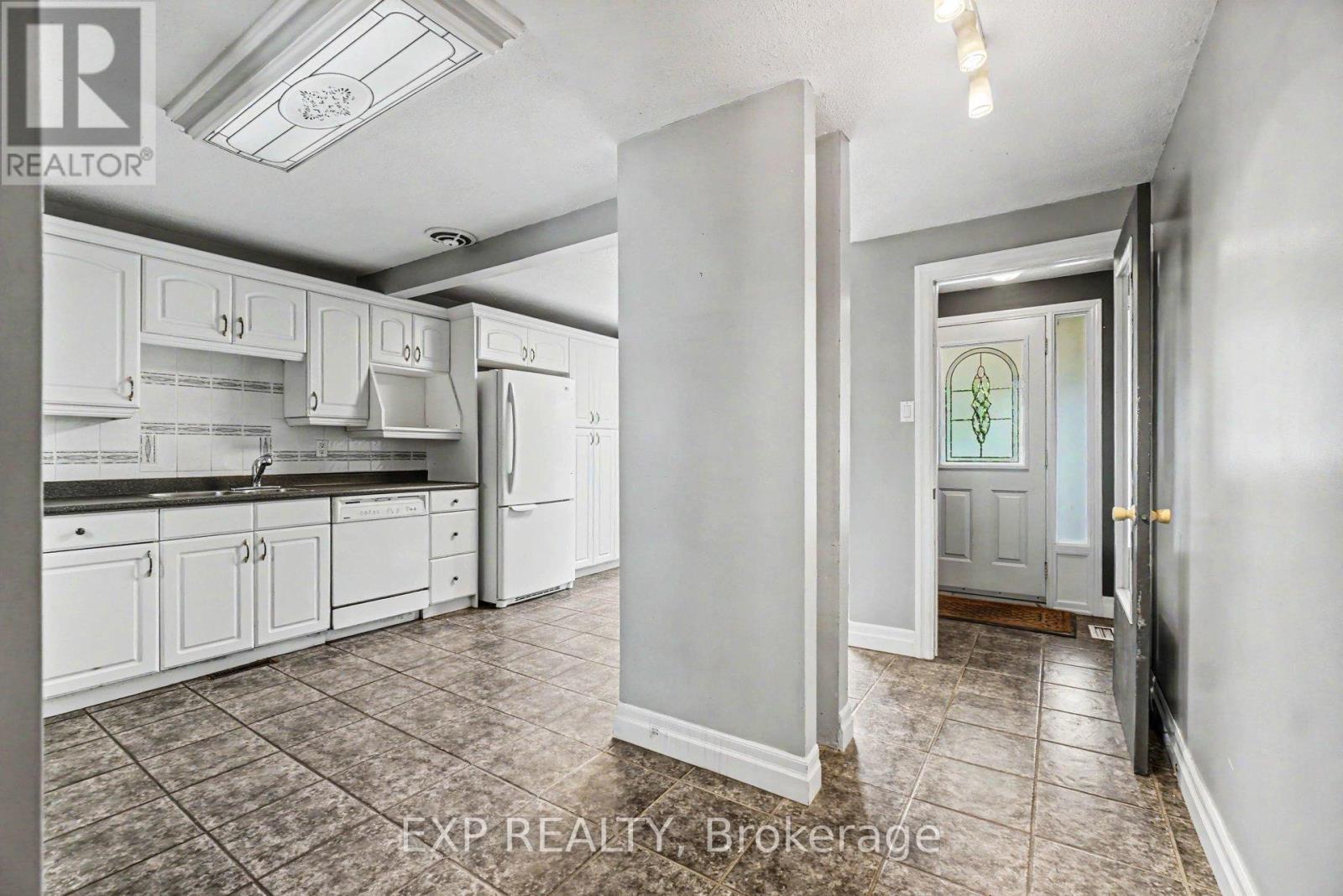 82 SHERWAY DRIVE - 10
