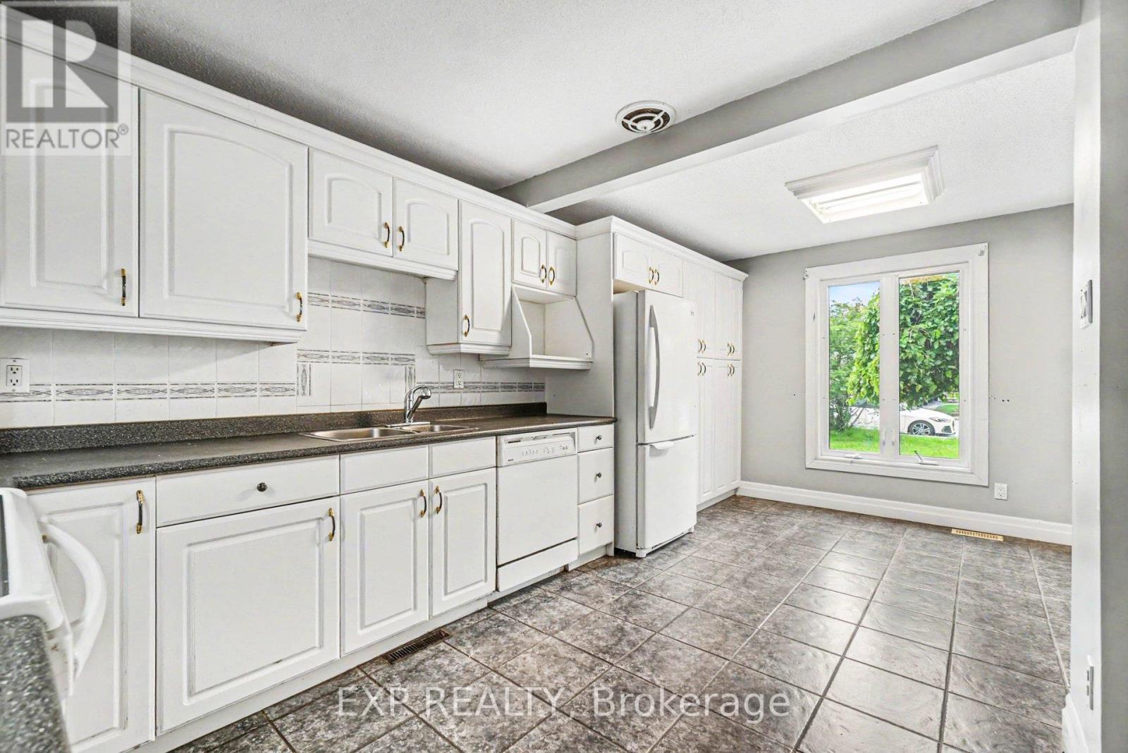 82 SHERWAY DRIVE - 11