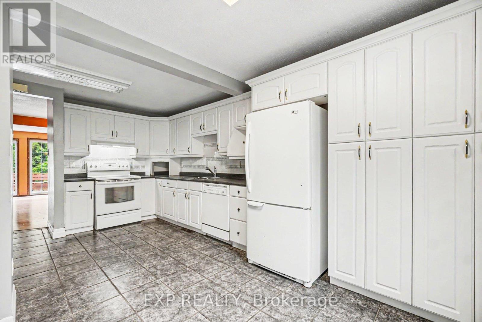 82 SHERWAY DRIVE - 13