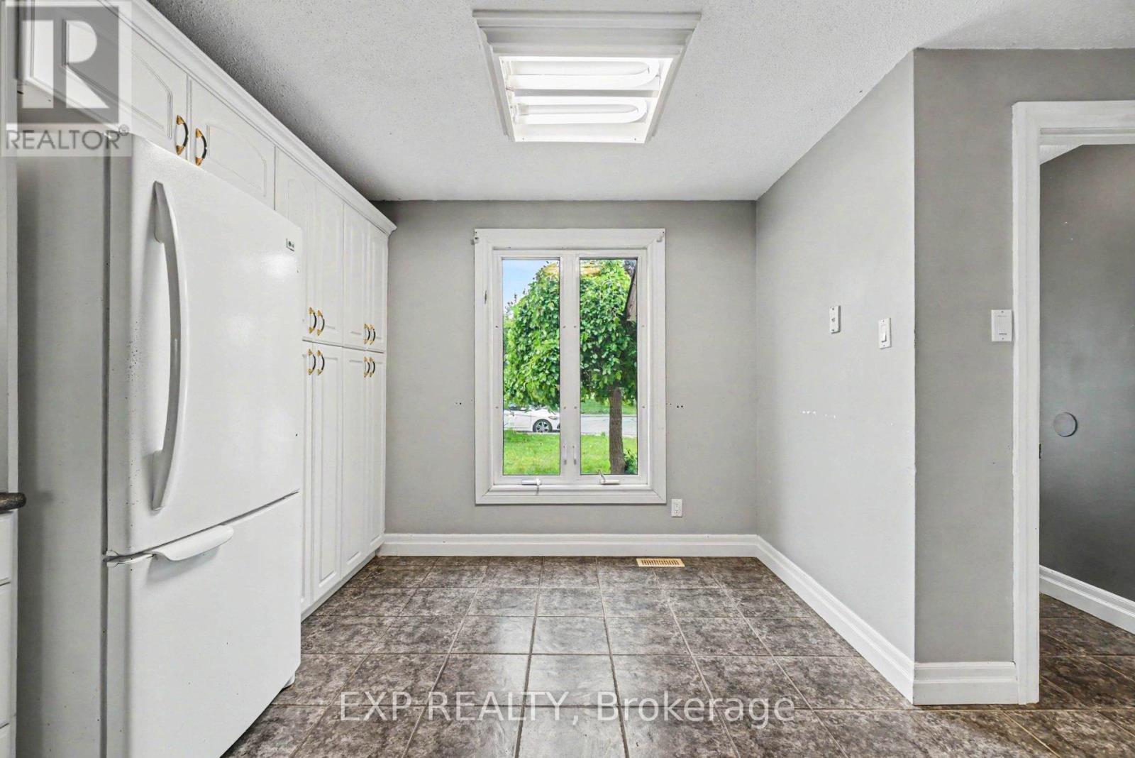 82 SHERWAY DRIVE - 14
