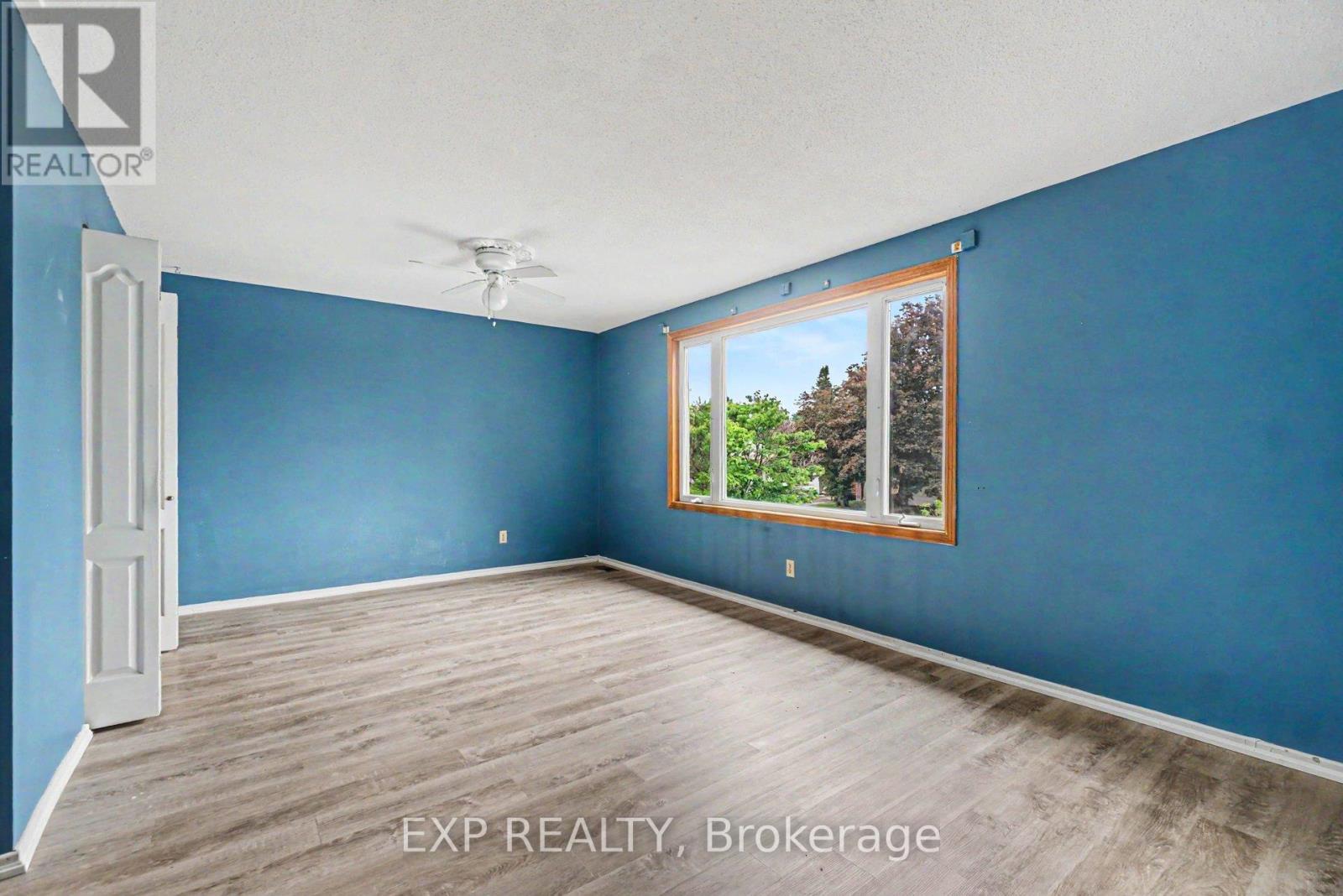 82 SHERWAY DRIVE - 18