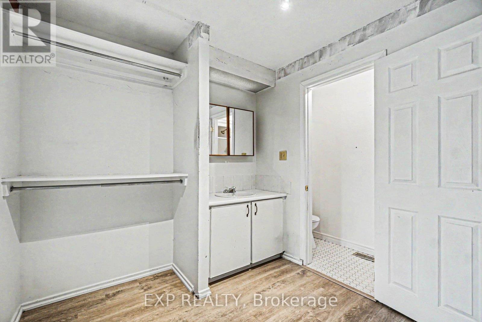 82 SHERWAY DRIVE - 19