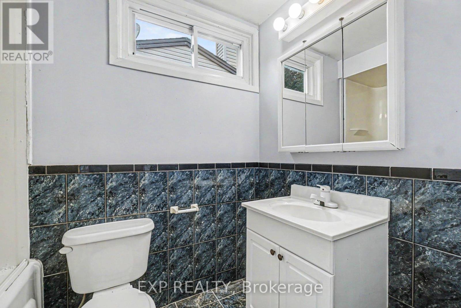 82 SHERWAY DRIVE - 23