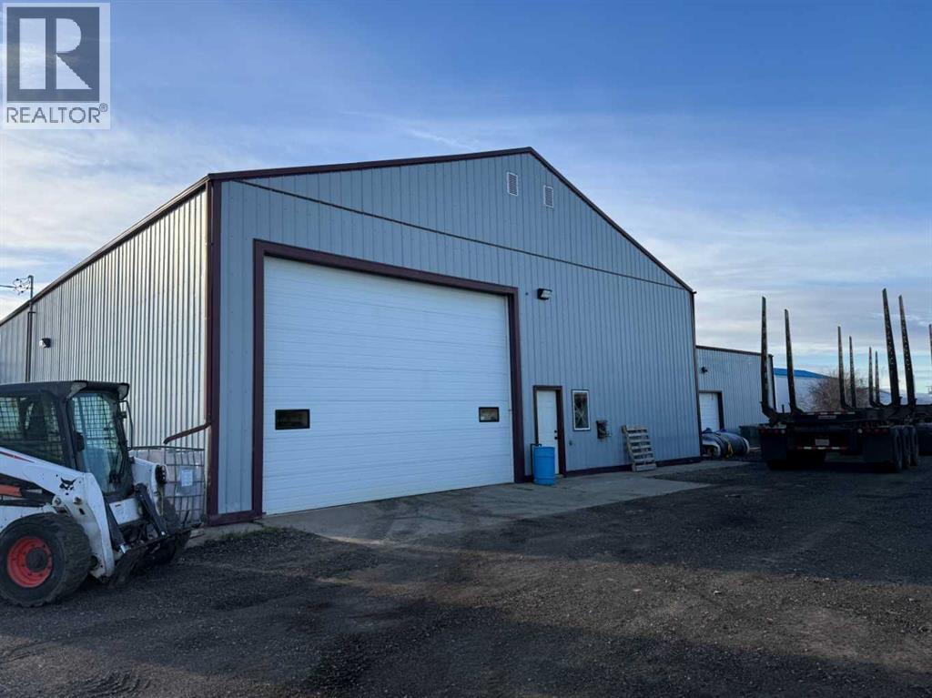 4906 57 Avenue - photo 2