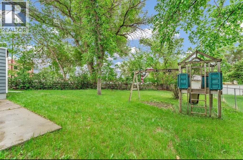 337 4 Street SW — photo 32