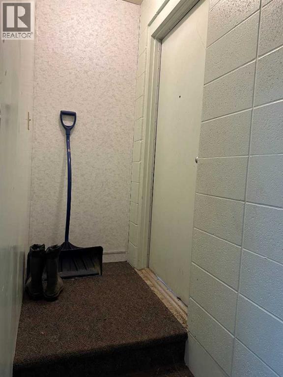 5014 54 Avenue - photo 2