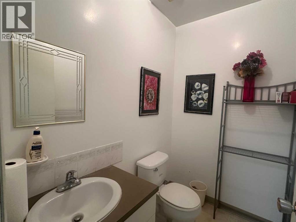 5014 54 Avenue — photo 8