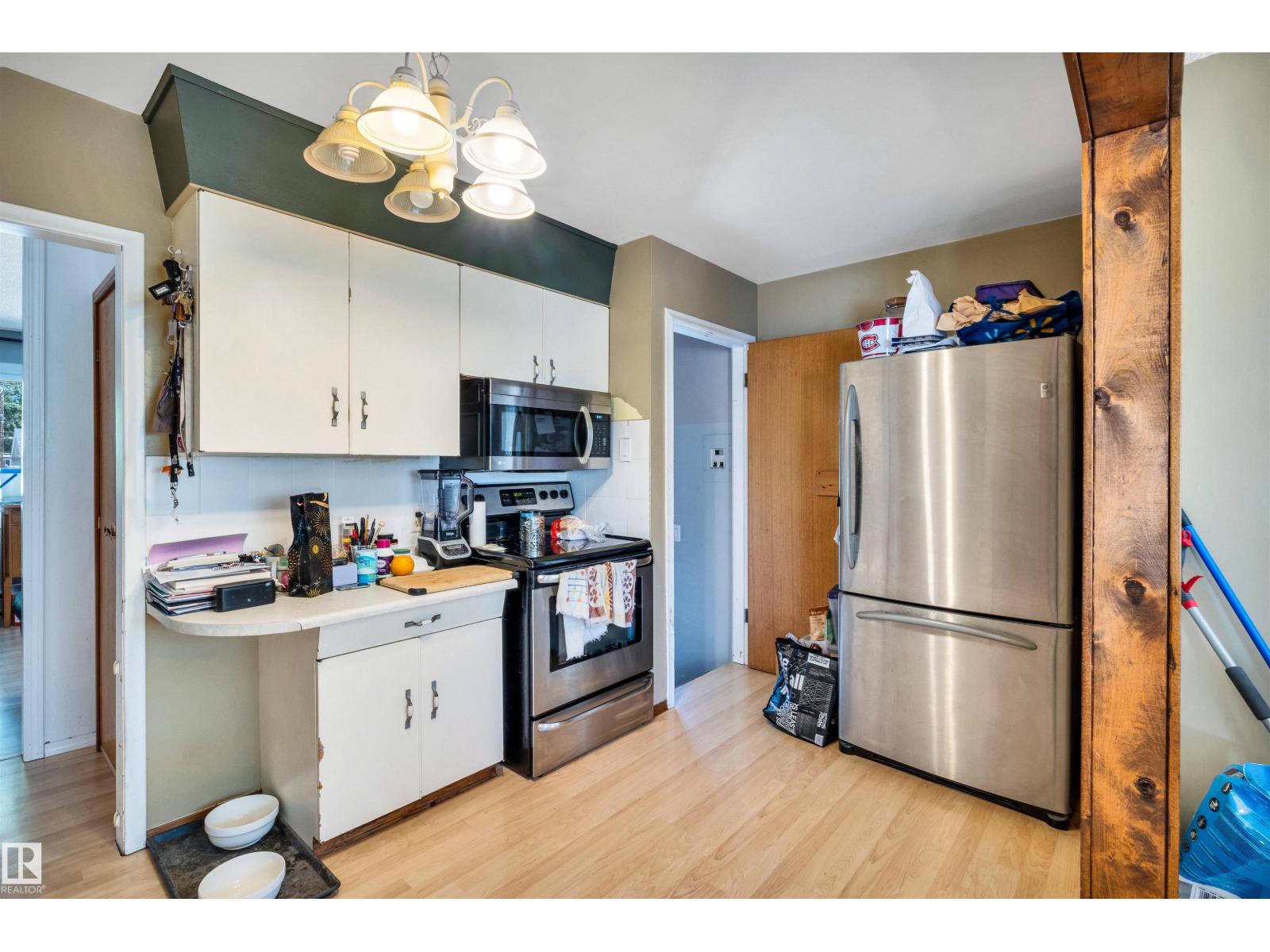 3619 110 AV NW - 5