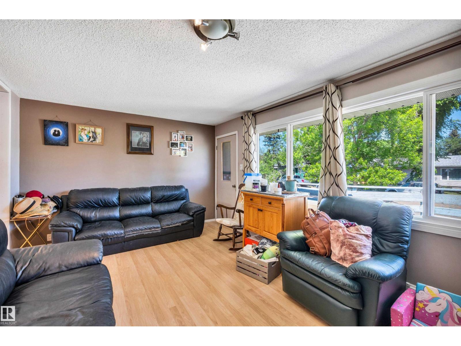 3619 110 AV NW - 3