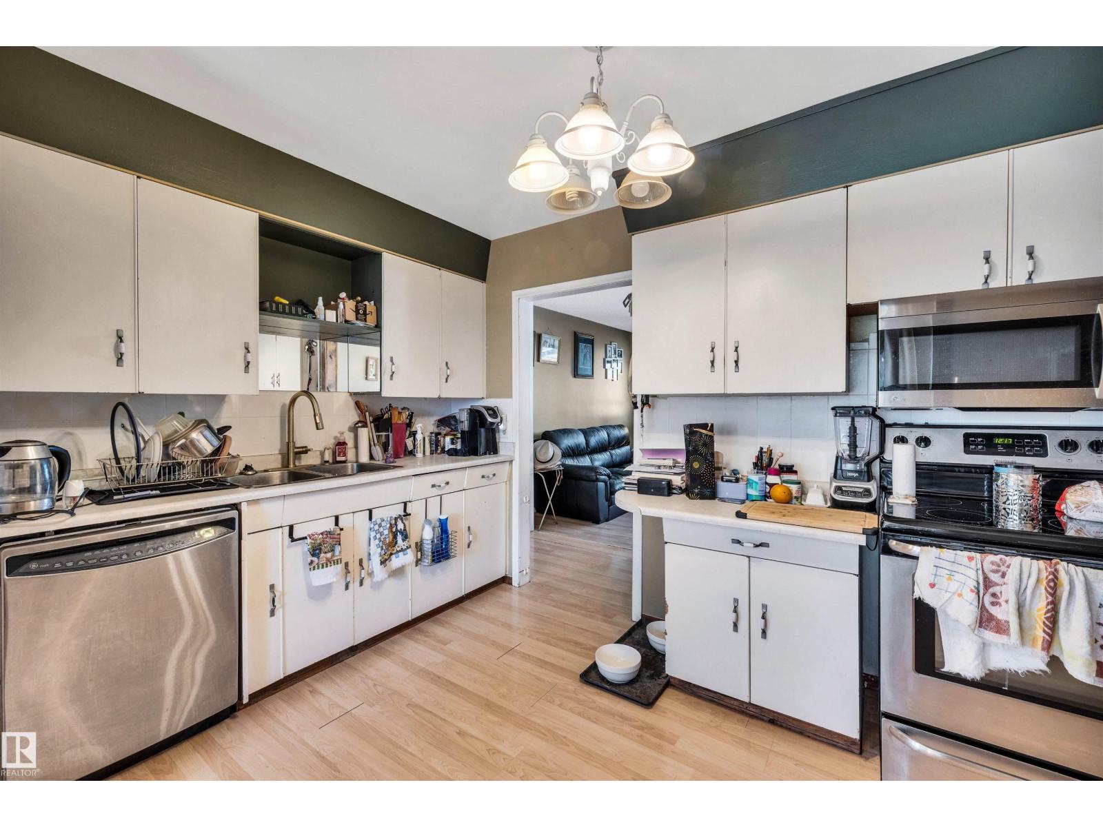 3619 110 AV NW - 6