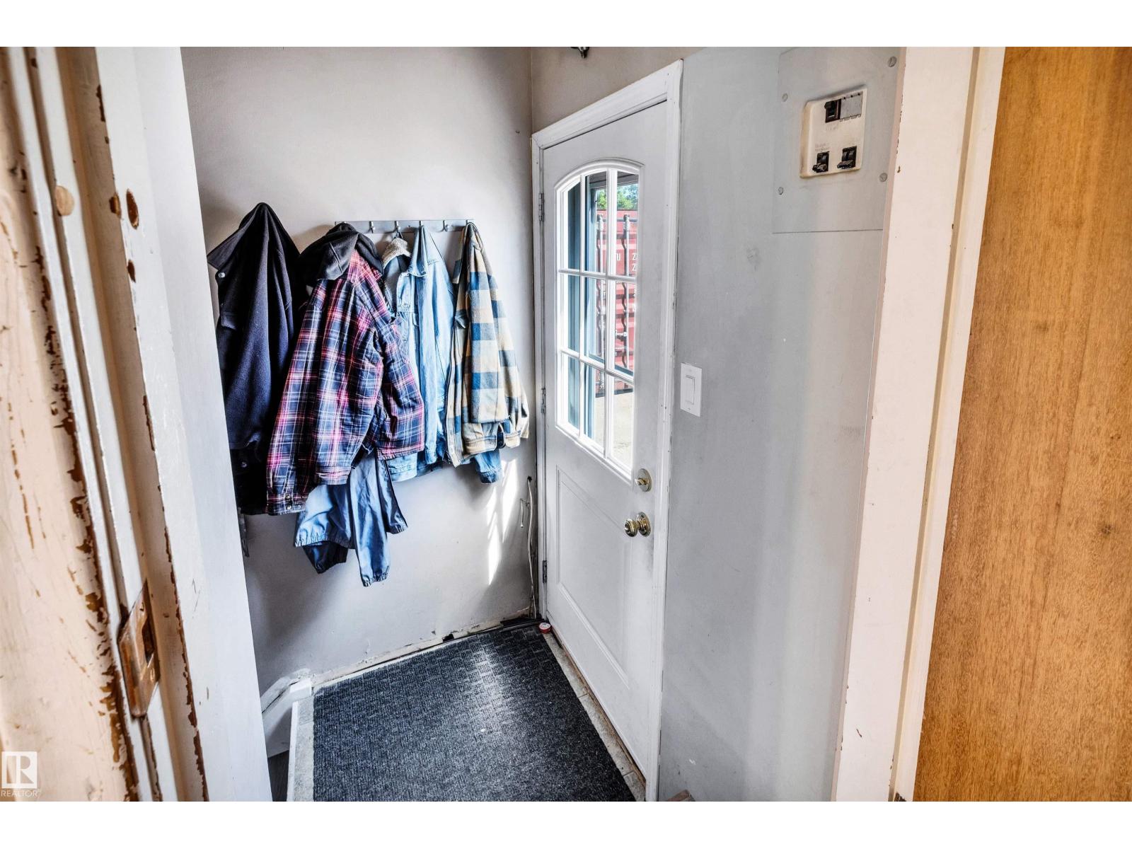 3619 110 AV NW - 18